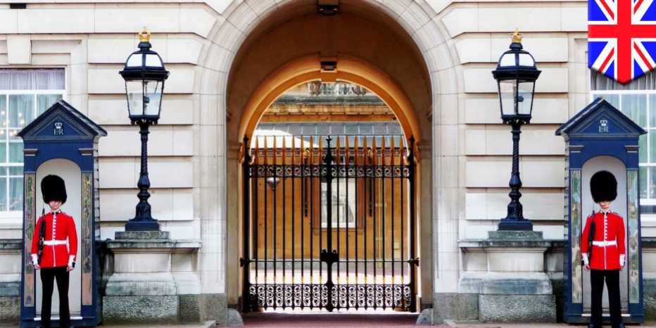 英国女王的卫兵又火了丨推人到底对不对 萨里鹿游器